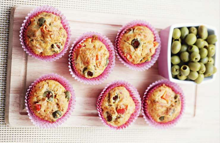 Muffin con tonno e olive