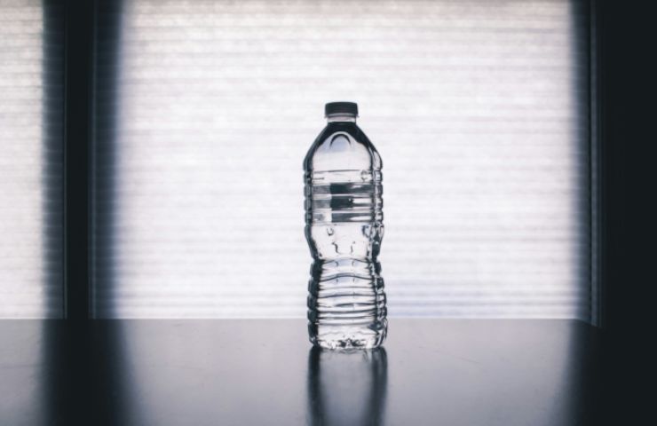 Bottiglia acqua plastica