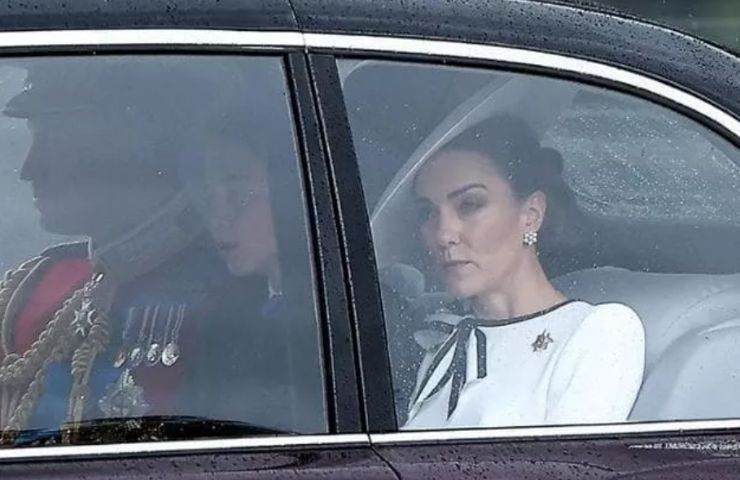 Kate Middleton in auto